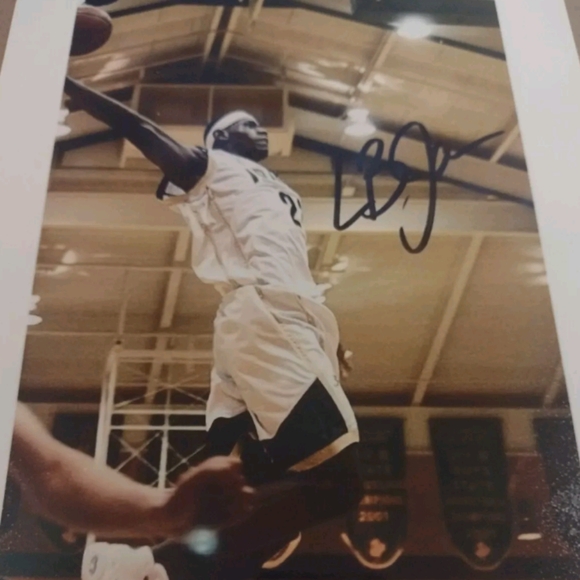 BRAND NEW! LEBRON JAMES HS IRISH☘️ULTRA GLOSSY 8.5x11 BASKETBALL REPRINT POSTER! - Picture 2 of 8